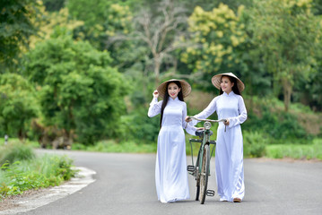 Fototapeta premium Women wear traditional Vietnamese .