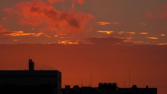 4K・変化する夜明け雲・タイムラプス_3-593