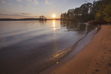 Naklejka premium A sunset view of Lake Norman in North Carolina.