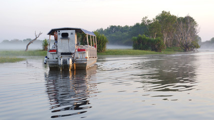 Fototapeta na wymiar Early morning on the Yellow River, Australia