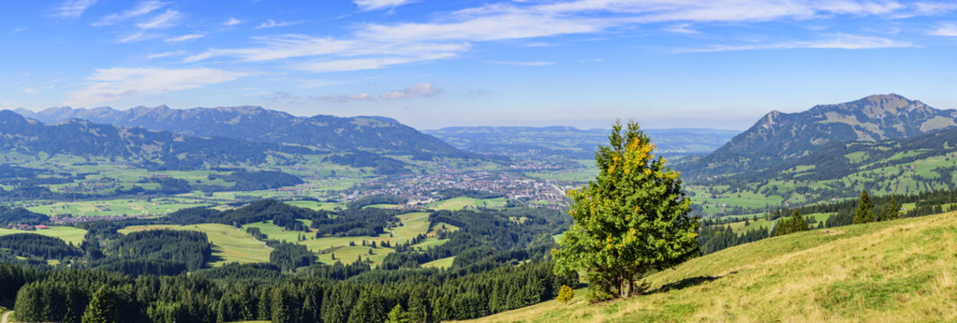 Panorama-Blick ins Illertal im Oberallgäu