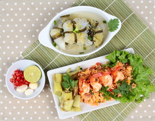 Fried rice with shrimp and grilled green sweet chili served with Streamed lettuce wrap minced pork soup on bamboo. 
