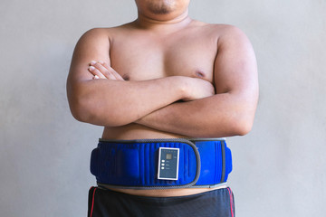 Men wear the belt abdomen.