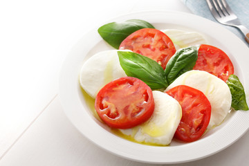トマトとモッツァレラのカプレーゼ　Insalata Caprese