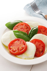 トマトとモッツァレラのカプレーゼ　Insalata Caprese