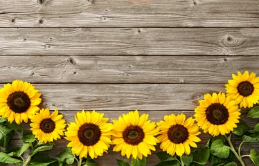 Deurstickers zonnebloemen op houten plank © Alexander Raths