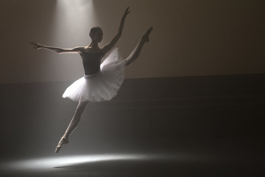 Fototapeta Ballerina in the white tutu