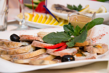 Мясной рулет с морковью