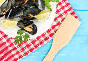 Prepared mussels in a plate