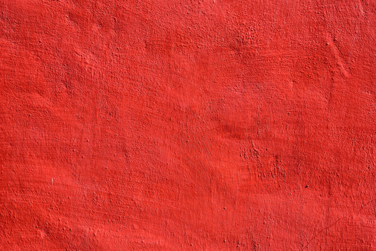 karminrote Hauswand