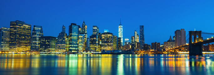 Obraz na płótnie Canvas New York City Manhattan midtown at dusk