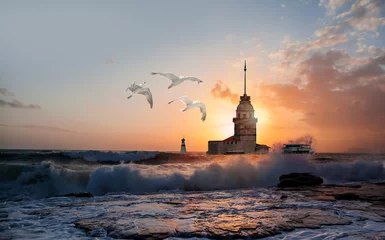 Istanbul Maiden Tower (Kiz Kulesi) bei Sonnenuntergang © muratart