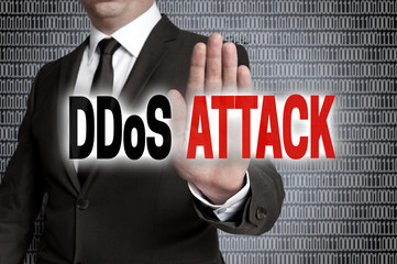 DDoS Attack mit matrix wird von Geschäftsmann gezeigt