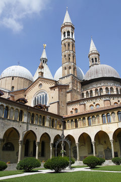 BASILIQUE SAINT ANTOINE DE PADOUE