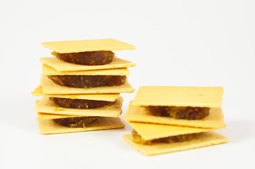 Biscuits stuffed with pineapple served with coffee or tea.