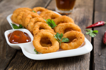 Fried onion rings and gravy