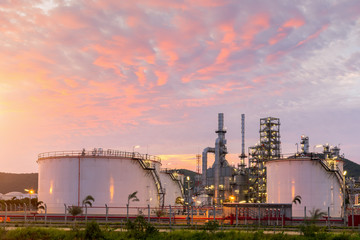 Fototapeta na wymiar Oil Refinery factory at twilight , petrochemical plant , Petroleum , Chemical Industry