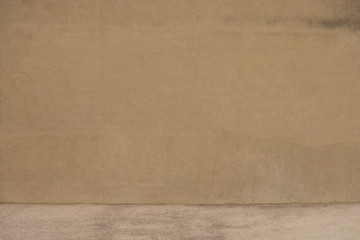 Hintergrund saubere Wand mit Mineralputz und Boden aus Asphalt - Background clean wall with mineral plaster and floor of asphalt