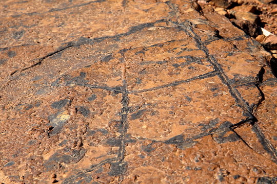 Eisenhaltiges Erz und rote Erde