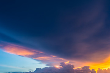 Obraz premium Beautiful orange and blue sunset sky in cloudy day.