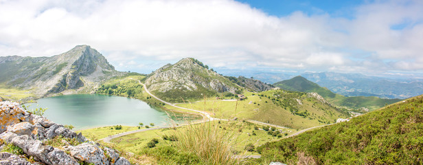 Lago de la Ercina Bergsee im Parque Nacional de los Picos de Europa (Picos d’Europa) Asturies (Asturien, Asturias) Spanien (España)