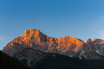Fototapeta na wymiar Dolomiti al tramonto