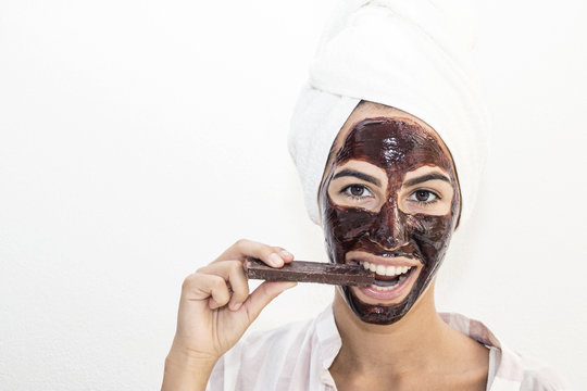 Chocolate facial mask. Chocolate therapy.