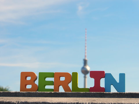 Berlin Buchstaben: Fernsehturm am Alexanderplatz