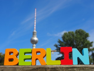 Obrazy na Plexi  Litery berlińskie: wieża telewizyjna na Alexanderplatz
