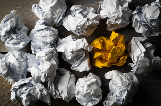 Papierkugeln als Symbol für Ideen