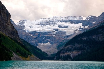 Obraz premium Lake Louise and glacier. Banff National Park. Alberta. Canada. 