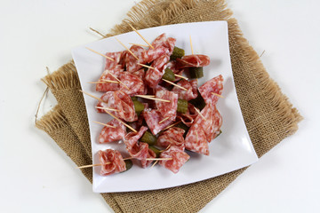 mini brochettes saucisson/cornichons 08092016