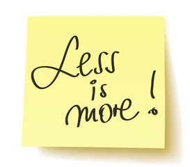 Quadratisches gelbes Postit mit Smiley und der Aufschrift: „LESS IS MORE!“  – handschriftlich, Vektor, freigestellt