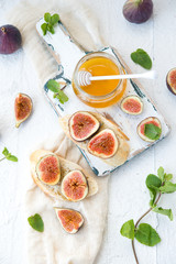 Useful breakfast. Sandwiches with a fig and honey

