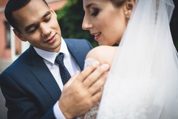 bride admires her remarkable woman