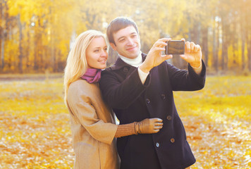 Obraz premium Happy smiling young couple together taking picture self portrait