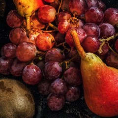 Wet grape and pear in chiaroscuro