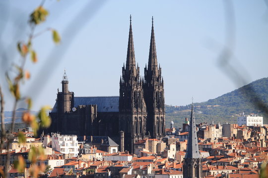 Clermont  Ferrand et sa cath&eacute;drale