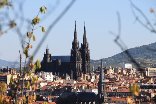 Clermont  Ferrand et sa cath&eacute;drale