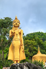Obraz premium Buddha statue in thai temple northern thailand.