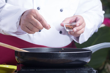 Chef putting deied chili for cooking Pad Thai