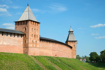 Fototapeta na wymiar The wall of the Novgorod Kremlin between Knyazhaya and Spasskaya towers, sunny day in july. Veliky Novgorod, Russia