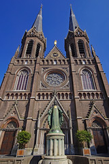 Fototapeta na wymiar Kerk St. Jozef in TILBURG ( Niederlande )