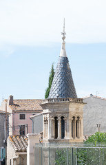 Tour à Ouveillan