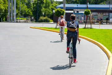 romantic couple go cycling outdoors27