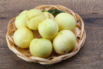 Nectarines in the bowl