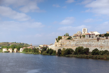 Fototapeta na wymiar Zamora and Douro river