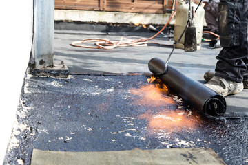 Dachdeker auf einem flachdach (sanierung)