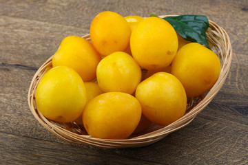 Yellow plums in the bowl