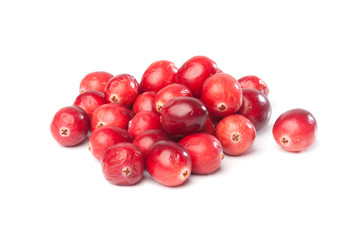 Cranberries, Moosberen, Freisteller auf weissem Hintergrund